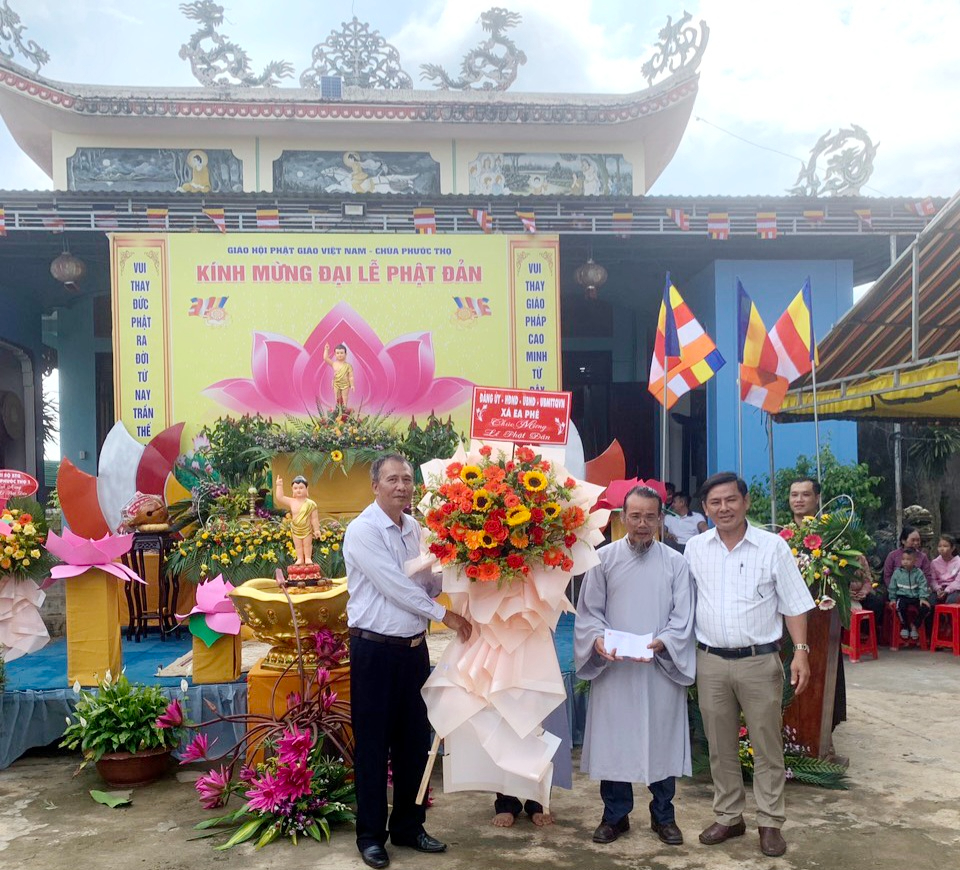 UBND xã thăm, chúc mừng Đại lễ Phật đản Phật lịch (PL) 2567 - Dương lịch (DL) 2023